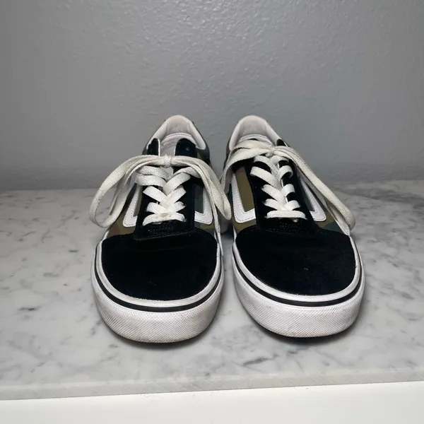 Vans women’s Camouflage and Black Sneakers - Image 5