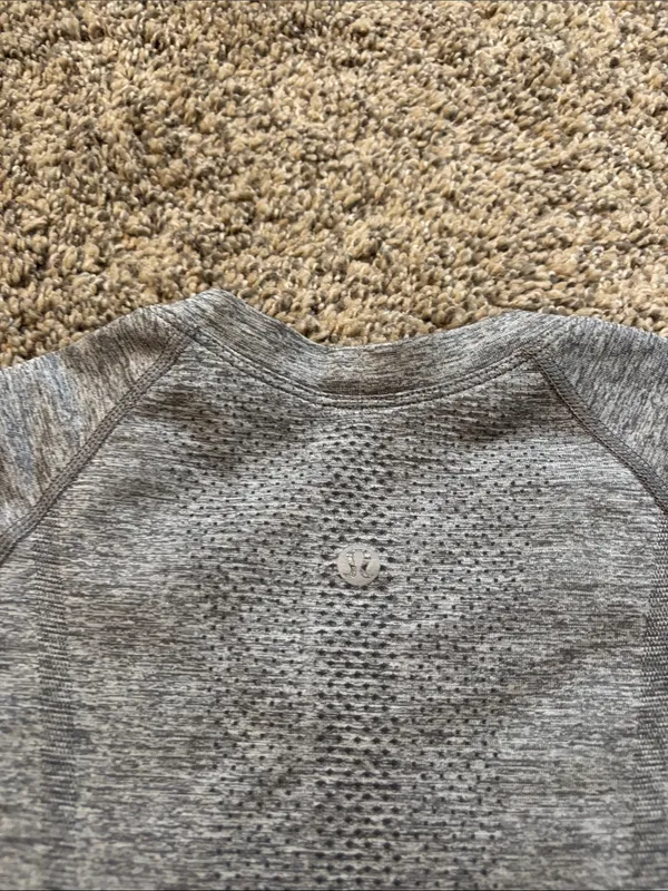 Lululemon Short Sleeve Swiftly Washington and Lee Swimming size 6 - Image 5