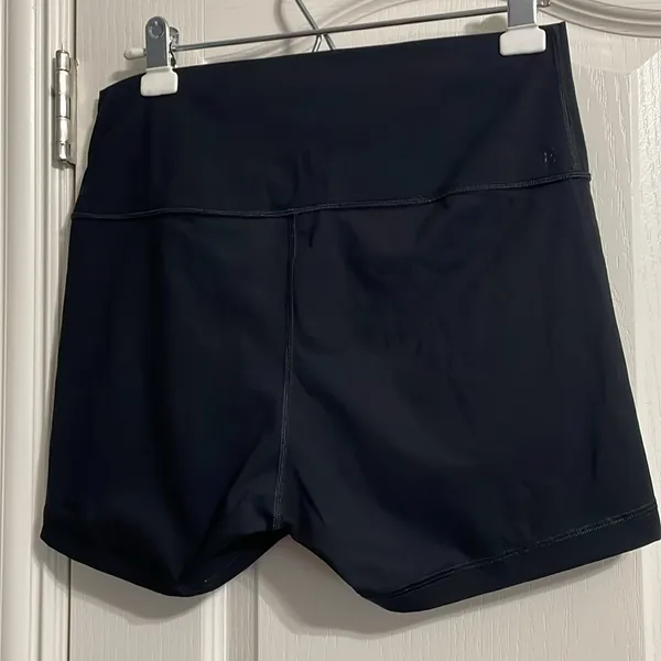 Everlane Perform Short Short Minimalist Clean Girl Loungewear Cozy Athleisure - Image 4