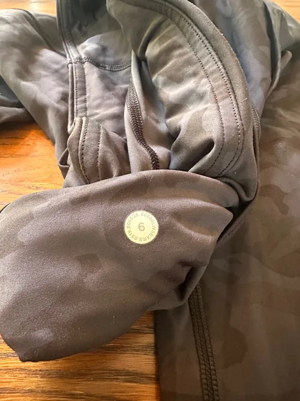 Camo Cropped Lululemon Leggings 6  - Image 4