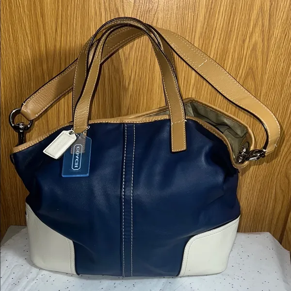 Coach Blue and Tan Shoulder Bag with Chic Design - Image 2