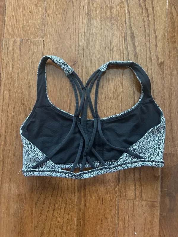 Lululemon Free To Be Zen Bra Power Luxtreme Spray Jacquard White Black - size 4 - Image 4