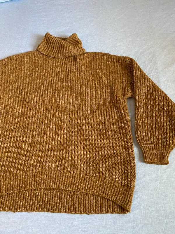 Old Navy Ribbed Turtleneck Sweater in Camel Brown Tunic Length Wool Blend - Image 12