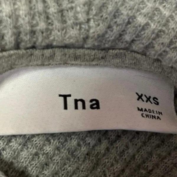 Aritzia TNA Gray Waffle Knit Long Sleeve Hooded Hoodie Crop Sweater Top Size XXS - Image 3