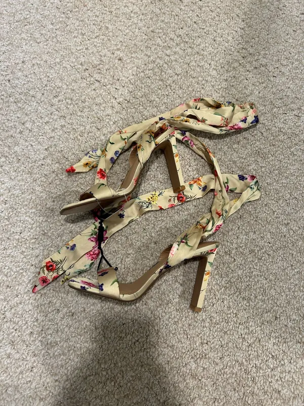 nwt floral express heels (8) - Image 5