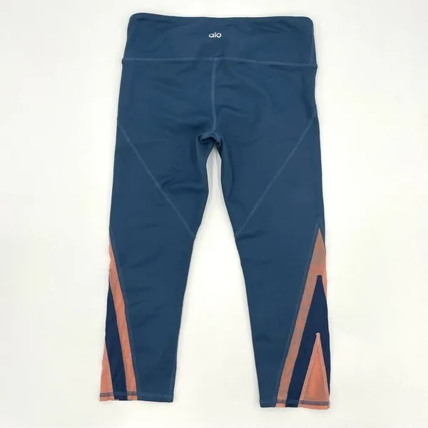 ALO Yoga Leggings Blue‎ Pink Mesh Chevron Sheer Stripes Cropped Capri Size Small - Image 4