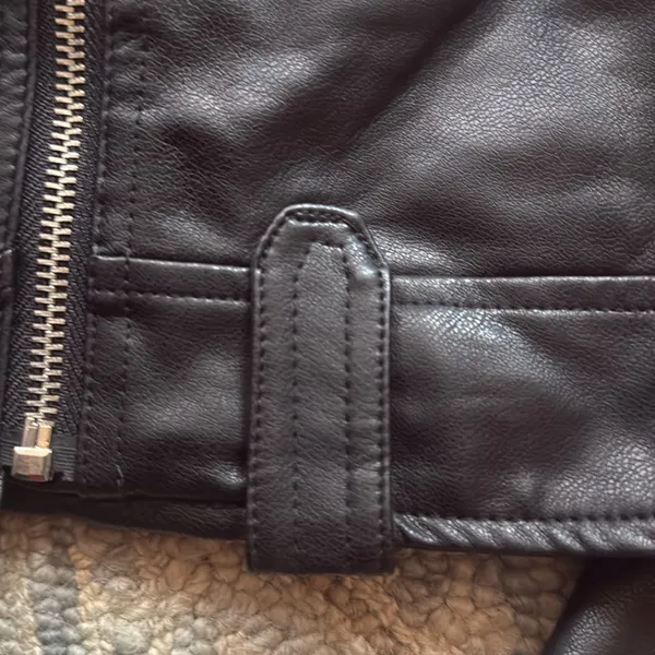 Forever 21 Women's Faux Leather Moto Jacket Size Medium - Image 3
