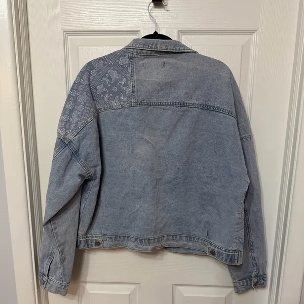 Shop Stevie paisley boxy jean denim jacket size XL light wash blue‎ - Image 5