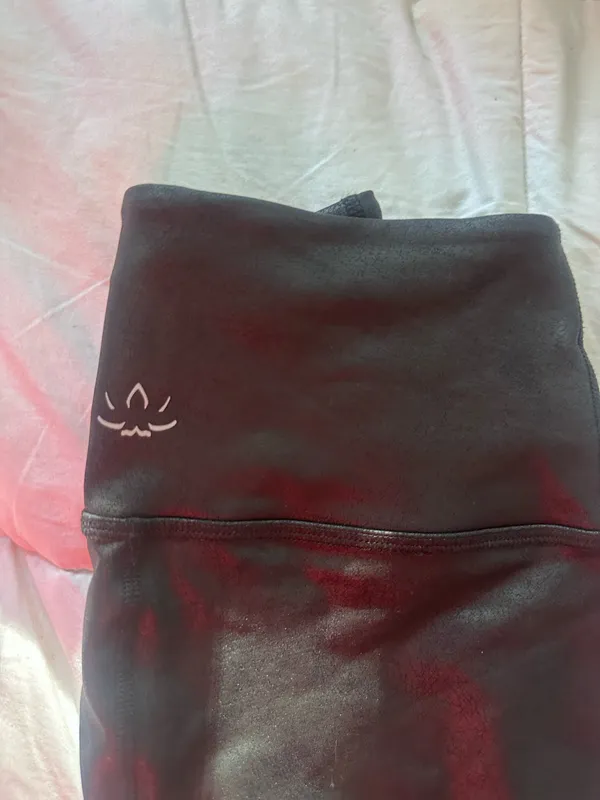 Beyond Yoga black shine  leggings - Image 4