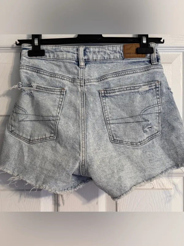 American Eagle Ripped Distressed Strigid Light Blue Denim Mom Shorts Size 0 - Image 4