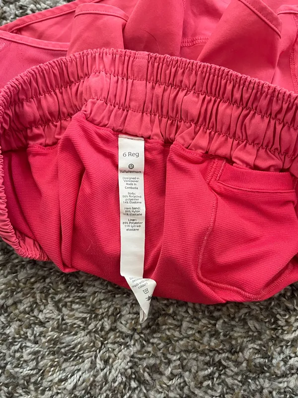 Lululemon Shorts Hotty Hot 2.5" Low-Rise - Image 3
