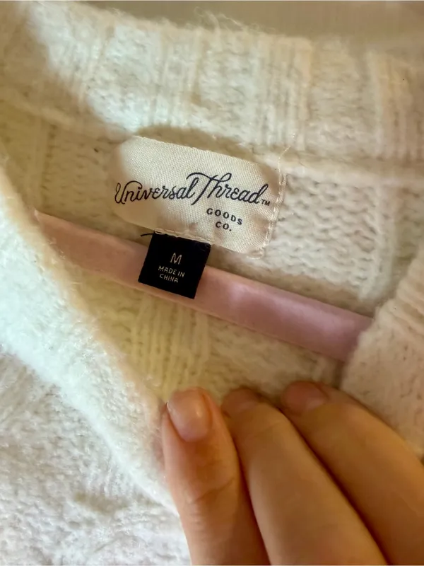 Universal Thread white cable-knit sweater size Medium! - Image 2