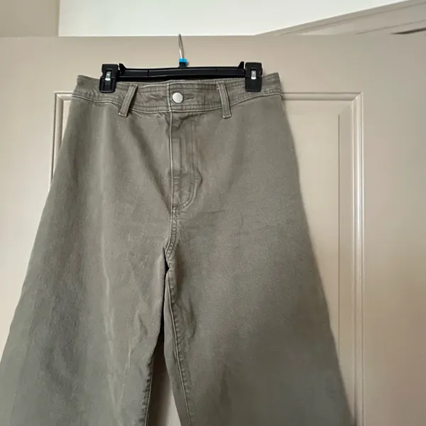 Universal Threads olive Green Wide Leg Pants - Image 4