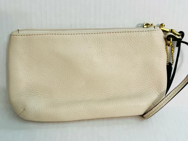 Coach Park Leather Beige Wristlet Clutch with Gold Accents F49472 - Image 3