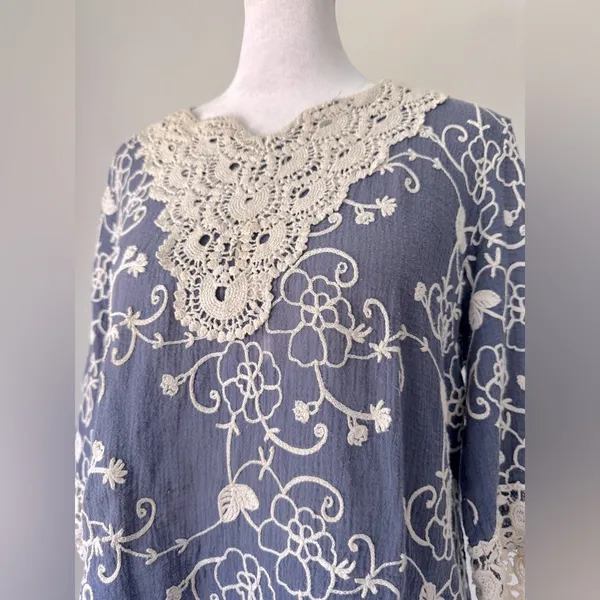 Lauren Michelle Blue & Cream Embroidered 3/4 Sleeve Blouse - Image 3