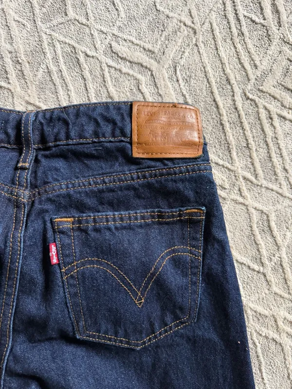 Low-Rise Dark Wash Levi’s Bootcut Jeans - Image 4