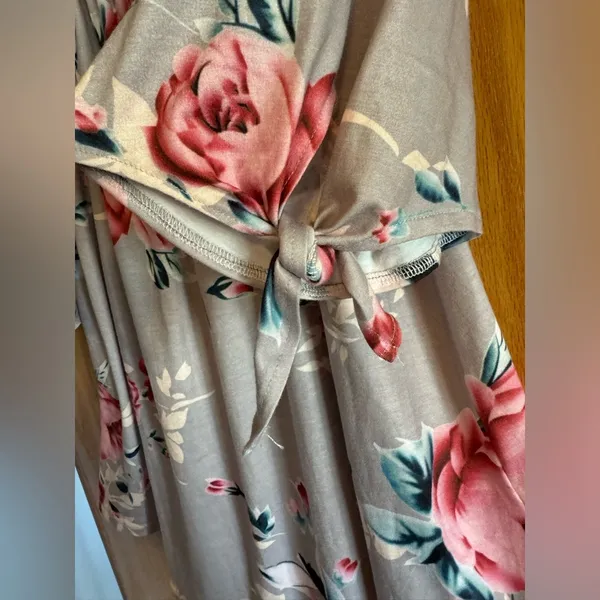 I Hippie Chic Shirt Women's XL Gray Floral Neck Short Sleeve Tie shirt - Image 3