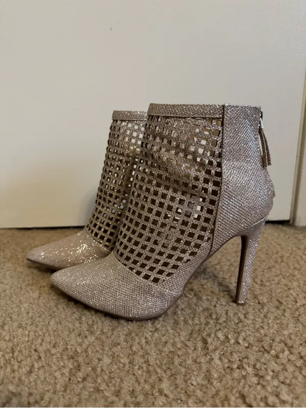 ANNE MICHELLE Gold Shimmery Pointed Toe Lattice Cutout Ankle Booties Size 7 - Image 4