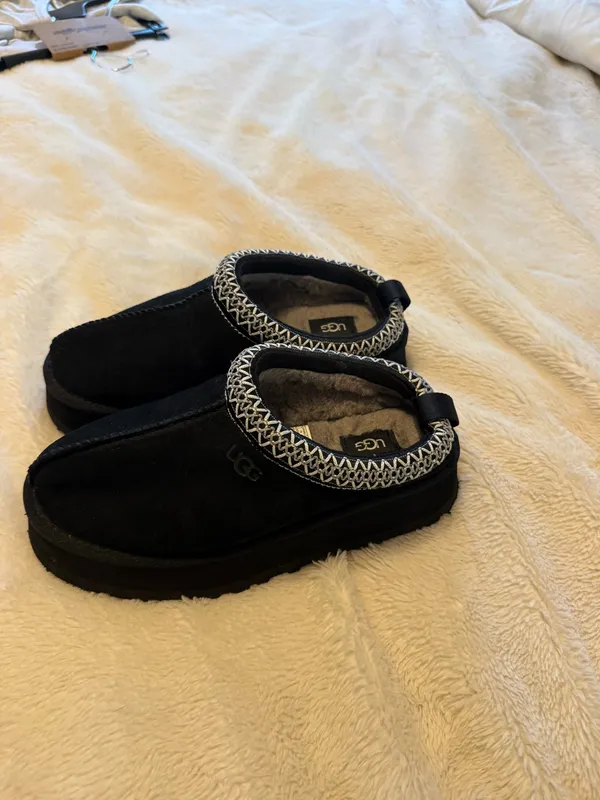 Ugg slippers - Image 3