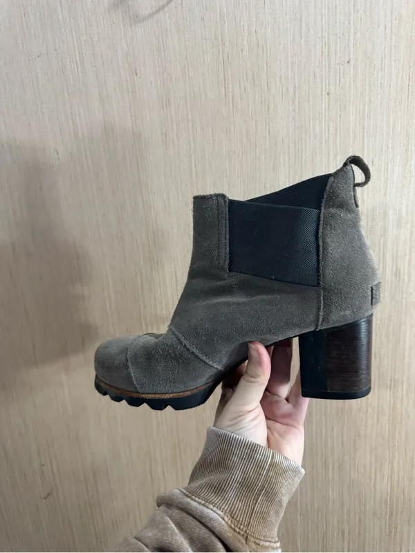 Women’s Sorel Waterproof Gray Chunky Suede Chelsea Ankle Booties Size 8 - Image 3