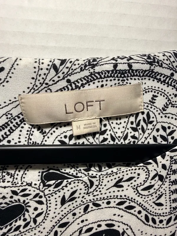 LOFT Paisley Blouse Size M Black White Short Sleeve Pullover Top - Image 3