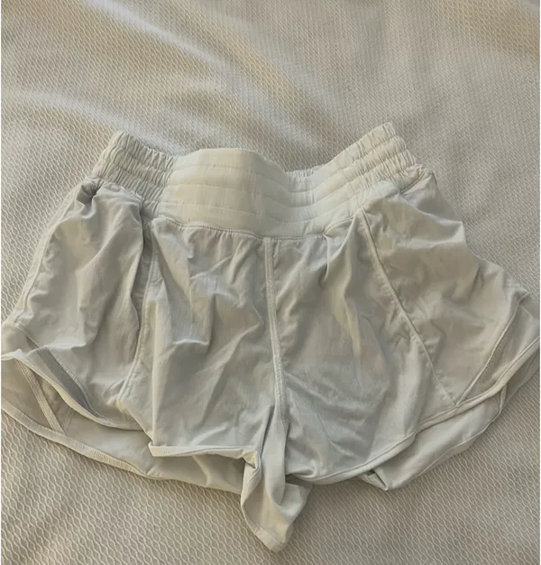 Lululemon Shorts Hotty Hot 2.5" size 4 white - Image 2