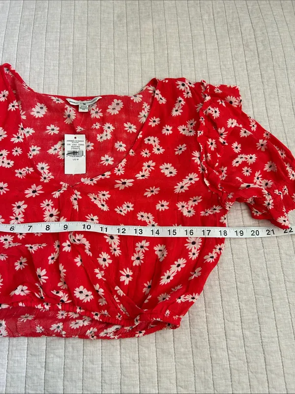 American Eagle red floral crop V faux wrap, ruffle short sleeve BoHo blouse M - Image 6