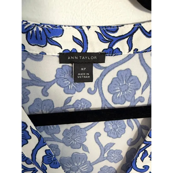 Ann Taylor Blue and white Popover Women's blouse size MP - Image 2