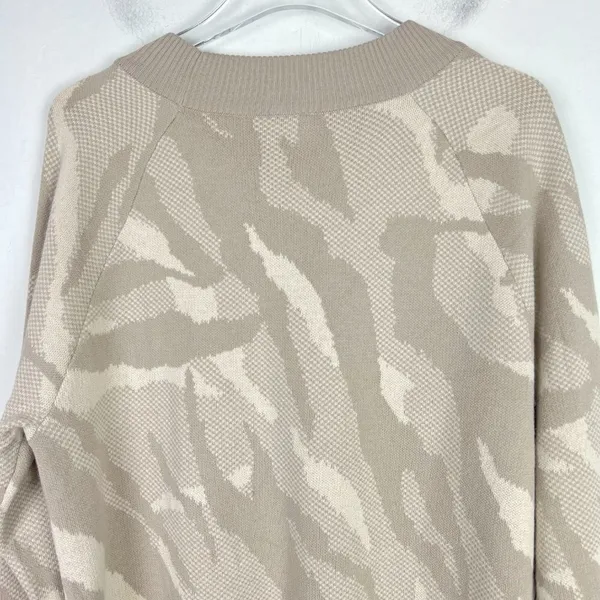 Jacquard Textured Crew Sweater Merino Wool Size Medium M EUC L2377 - Image 9