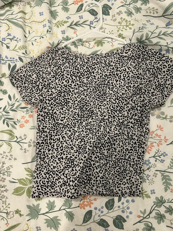 Brandy Melville short sleeve T shirt - Image 3