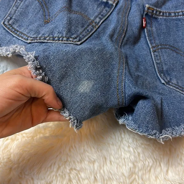 Vintage 560 Comfort Fit Levis Cut Off Denim Shorts - Image 3