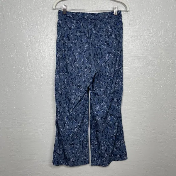 Athleta Women 2 Blue Avenue Printed Wide Leg Crop Pants Lightweight Athleisure - Image 5