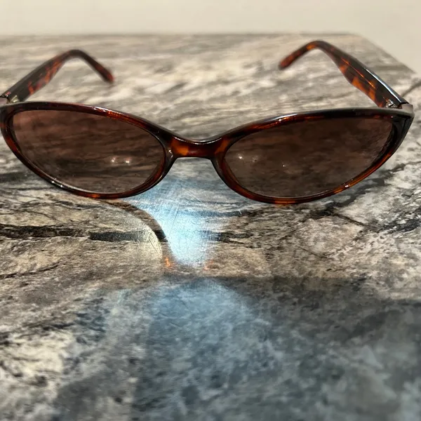 Tortoise Shell Sunglasses Brown - Image 3