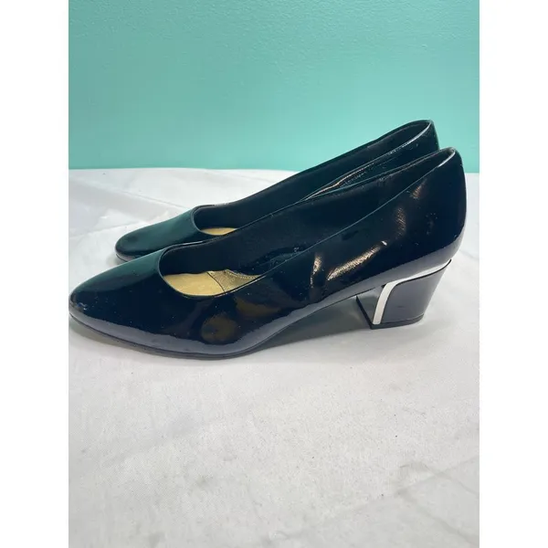 Soft style size 11 Sleek Black‎ Patent Leather Pumps - Image 6