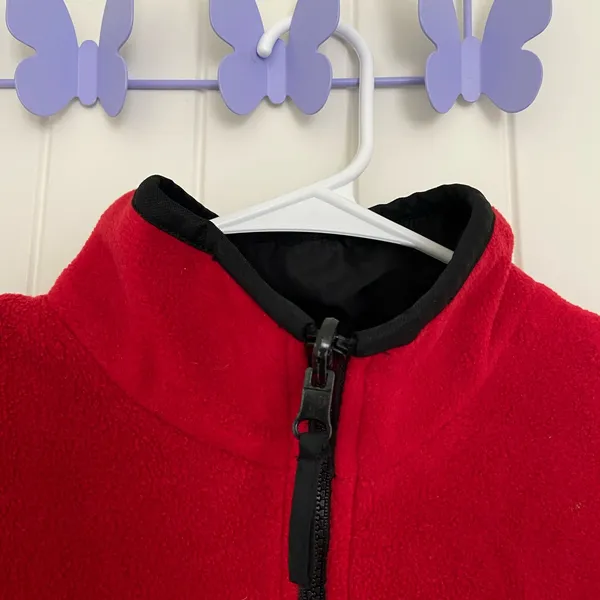 EUC Women’s red black fleece full zip vest warm winter fashion large/XL‎ - Image 2