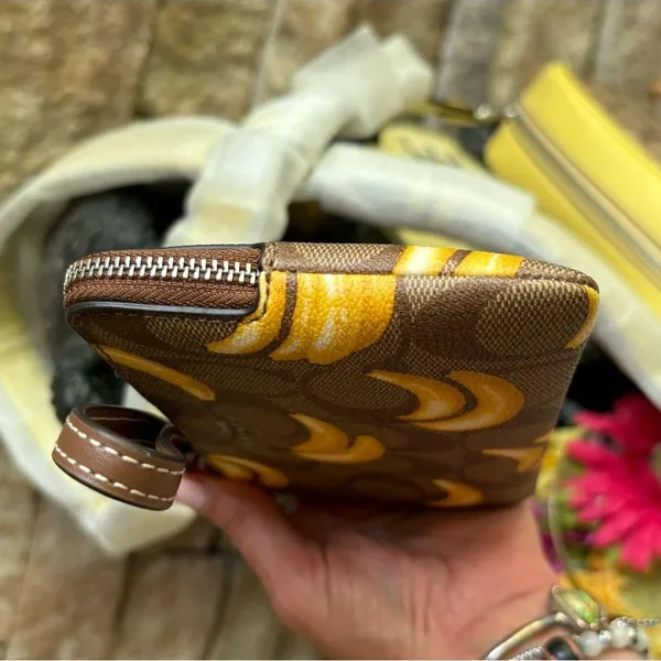 Authentic COACH Signature Coated leather BANANA zip top wristlet - Image 6