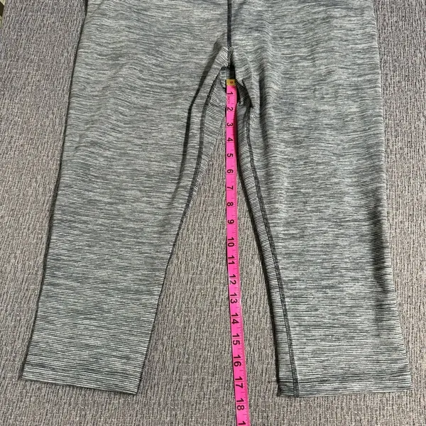 Nike Women’s Cropped Leggings - Image 11