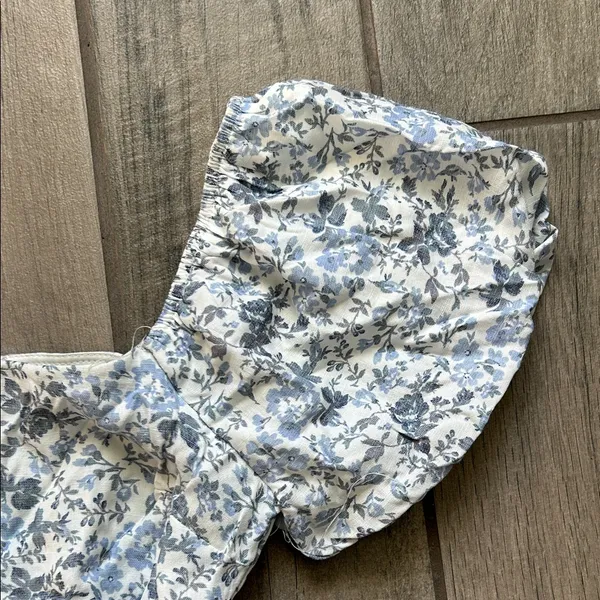 Trixxi Blue and White Floral Puff Sleeve Dress - Image 3