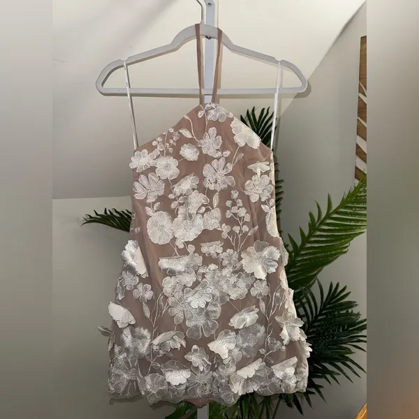 Elliatt Nyra white ivory floral appliqué‎ Dress Small - Image 4