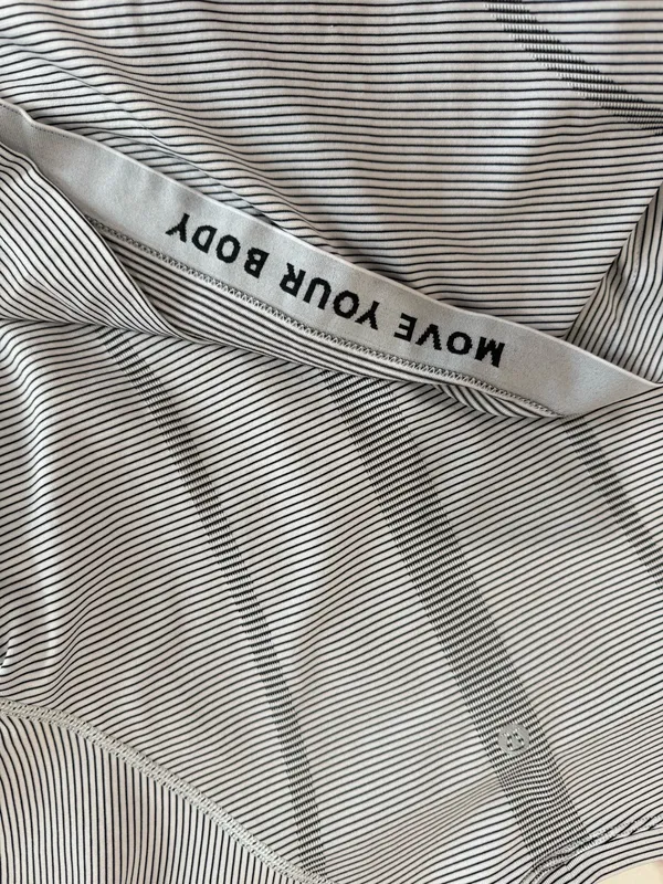 Black and white strip Lululemon swiftly tech - Image 4