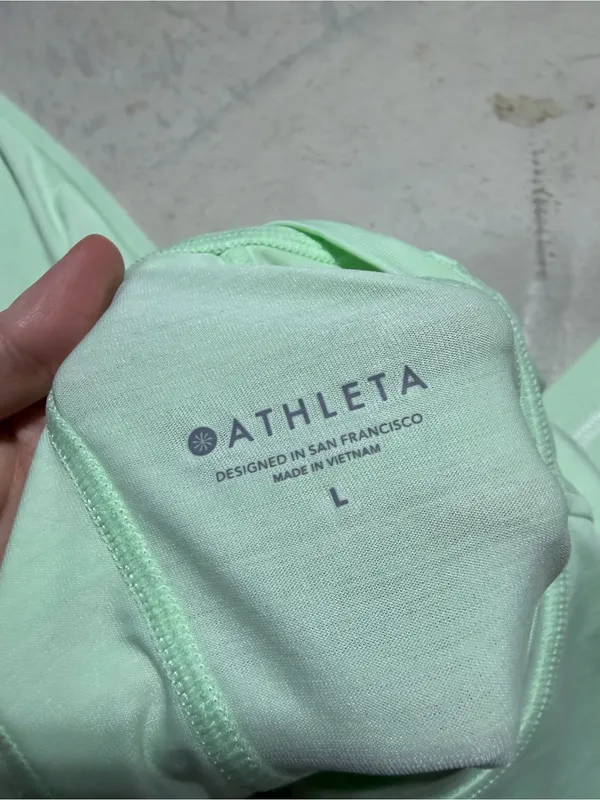 Athleta NWT Pacifica Light Green Long-Sleeve Performance Top large MSRP$69 - Image 8