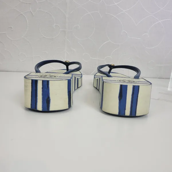 Tory Burch Womens Sandals Size 6.5 White and Blue Stripe‎ Slip On Heels - Image 4