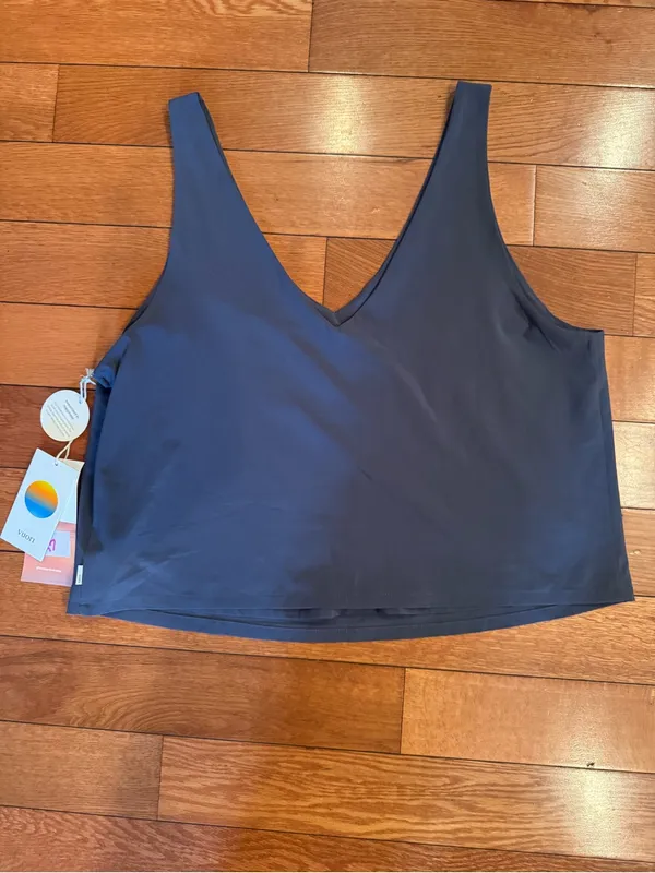 NWT Vuori Women’s Villa Cropped Tank Top- Gray- Large - Image 2