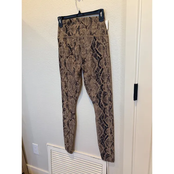 Alo Yoga High Waist Snakeskin Vapor Leggings Tan Black Animal Print Size M - Image 4