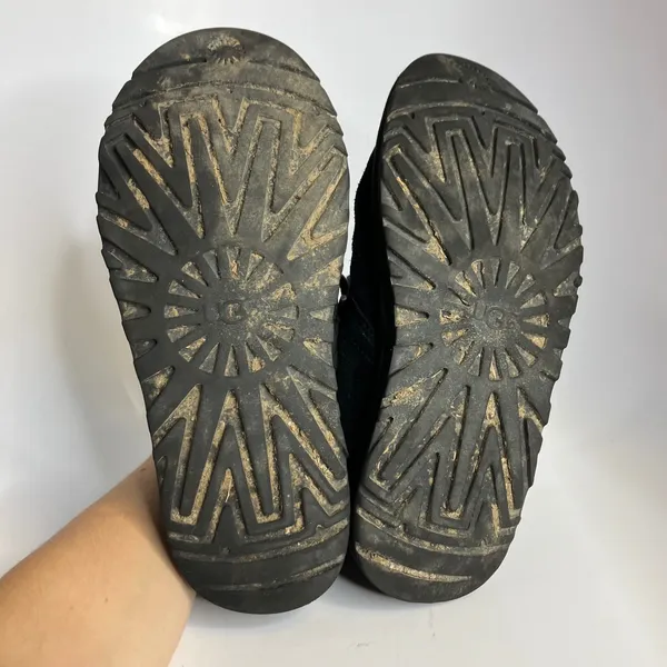 UGG black‎ suede Neumel chukka boots women's size 6 trendy cozy winter casual - Image 6