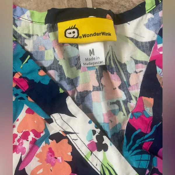 WonderWink Multicolor Floral V-Neck Scrub Top - Image 4