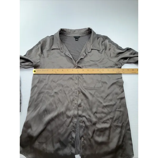 Ann Taylor Women's Gray Satin Essential Shirt Button Down‎ M - Image 3