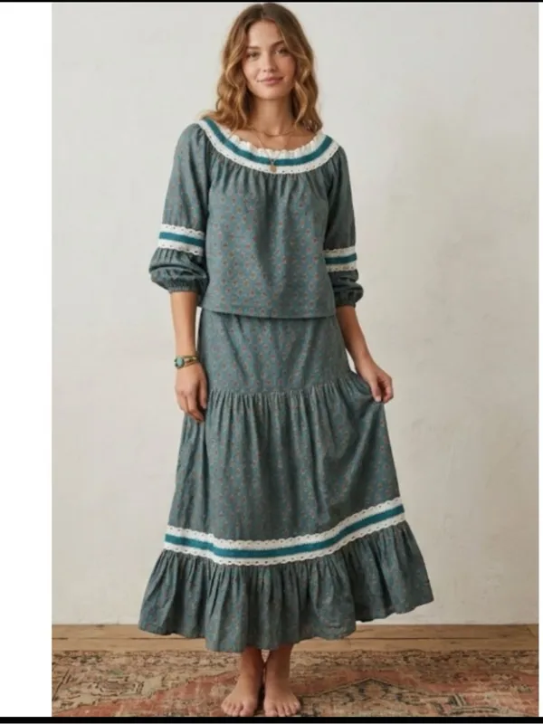 Luna Moon Blue Patterned Skirt with Lace Trim – Size Medium (NWT) - Image 2