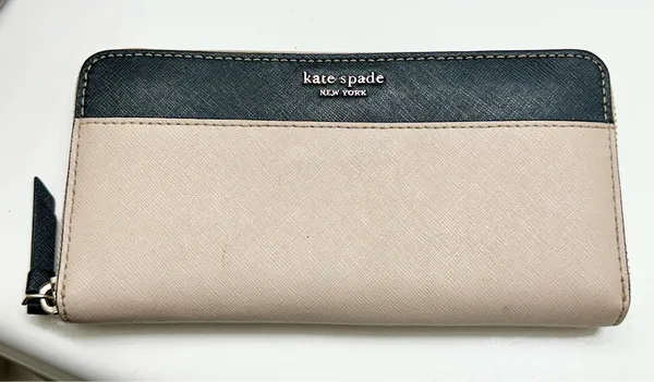 Kate Spade New York Briel large tote and matching wallet. - Image 5
