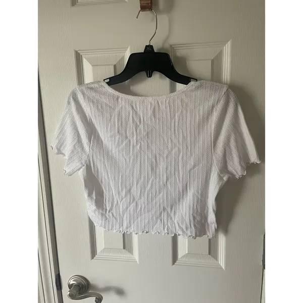 BP White short sleeve crop top textured with simple knit pattern. A15 - Image 3